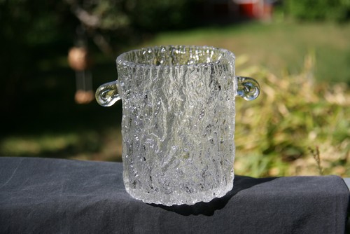 Eiswürfelbehälter aus